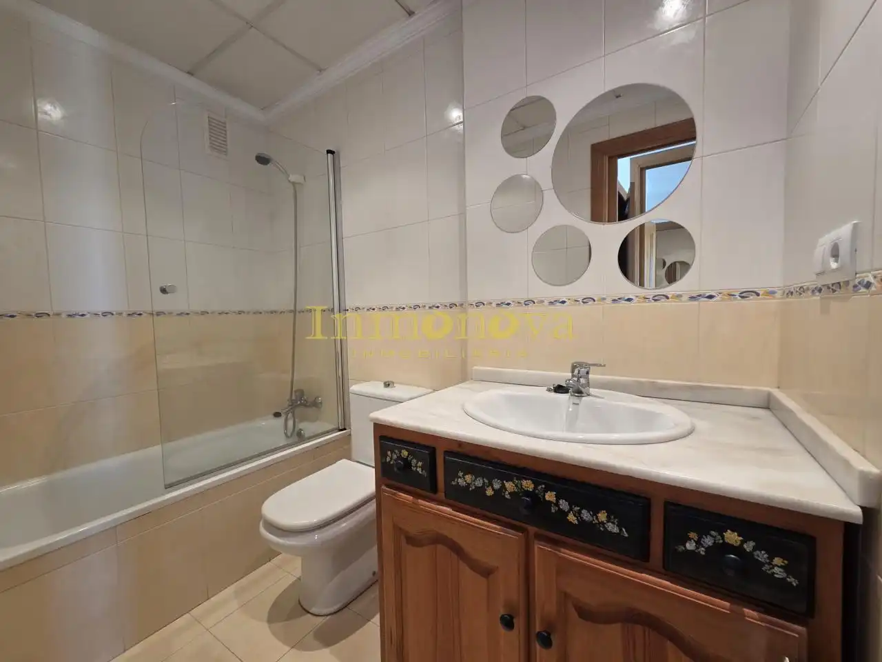 Badezimmer von Dachboden zur Miete in Salvaterra de Miño mit Heizung, Terrasse und Abstellraum
