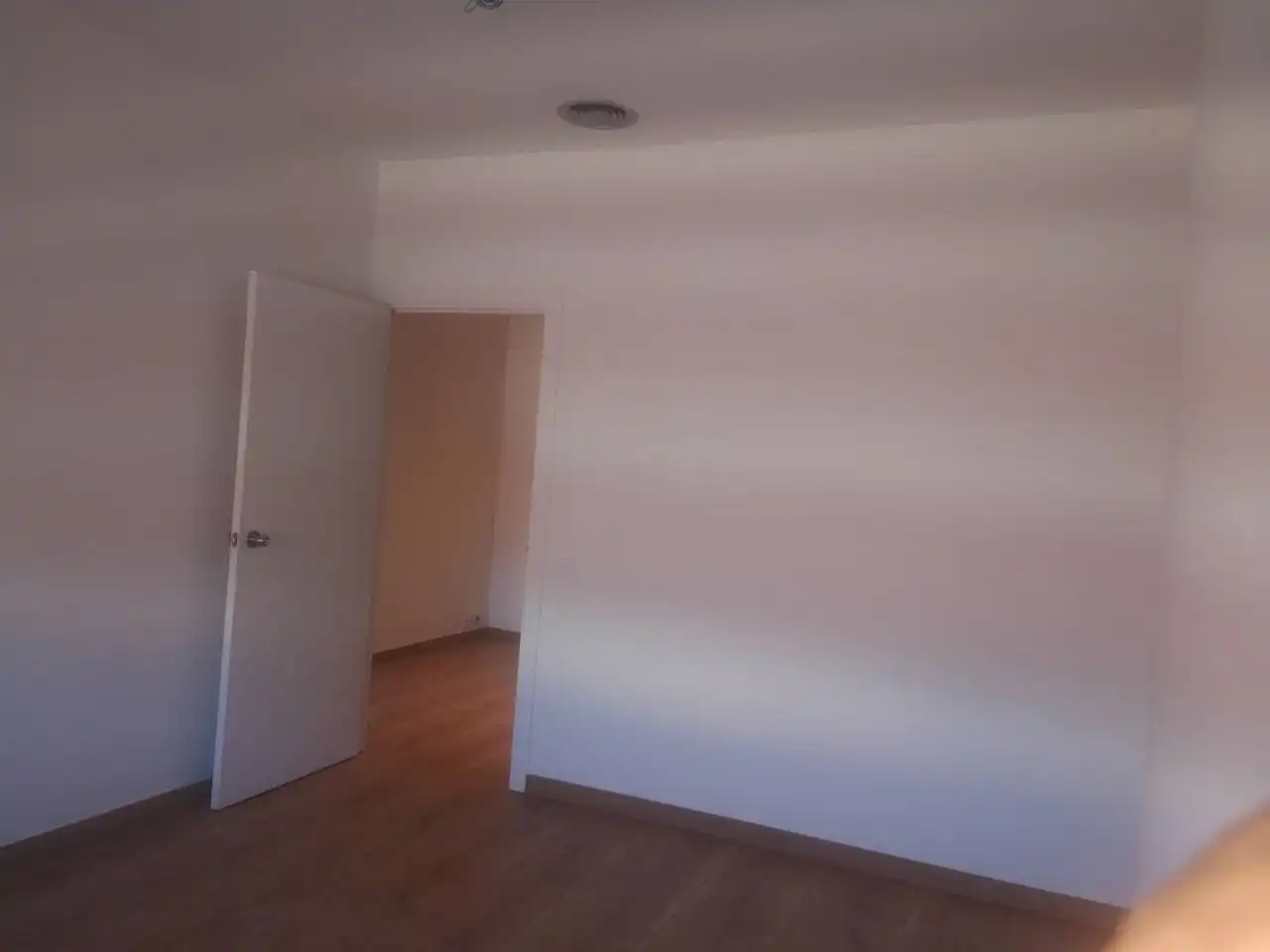 Schlafzimmer von Büro zur Miete in Sant Cugat del Vallès mit Klimaanlage und Heizung