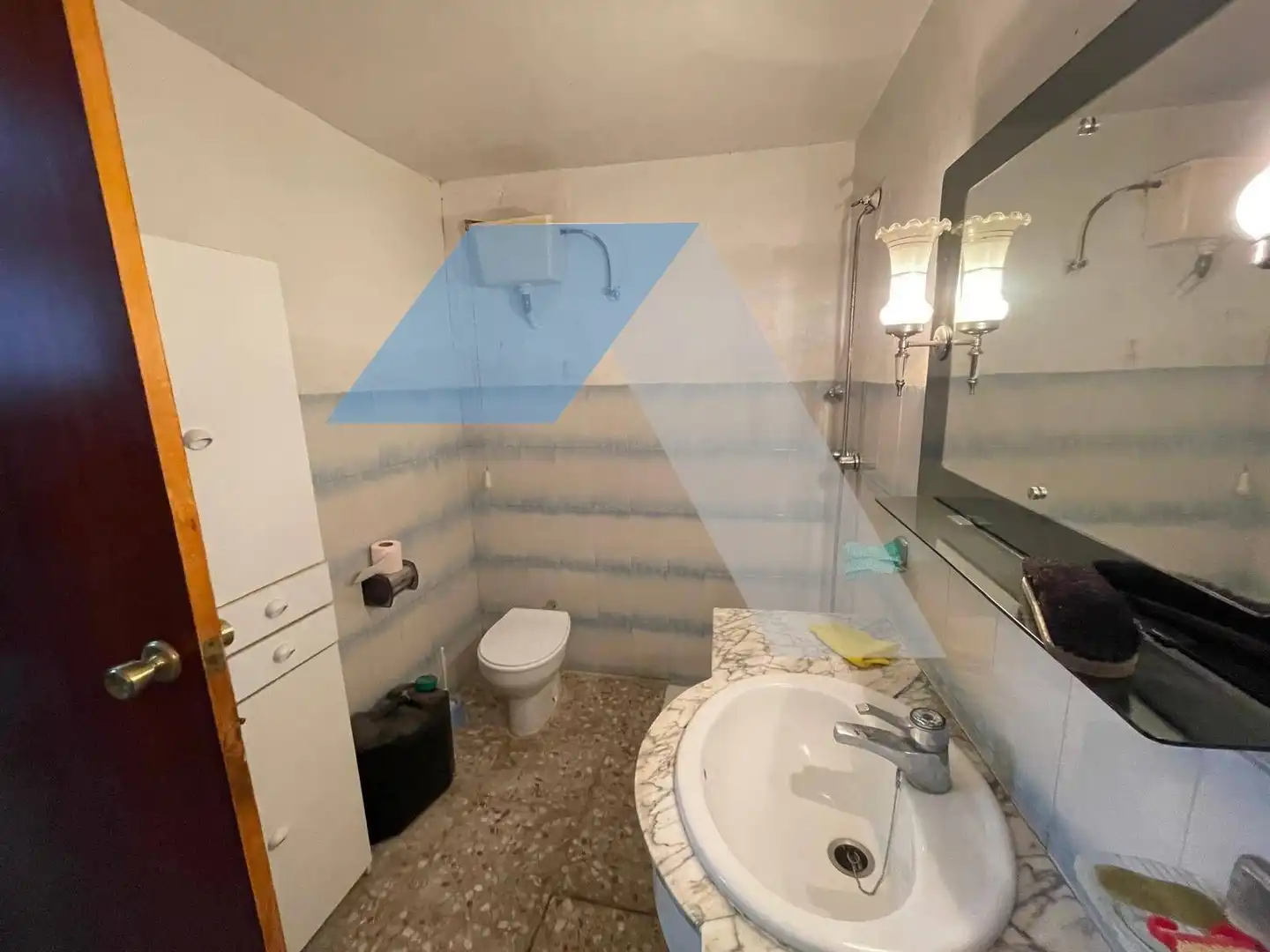 Badezimmer von Fabrikhallen zum Verkauf in Elche / Elx