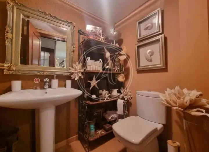 Badezimmer von Wohnung zum Verkauf in Alicante / Alacant mit Klimaanlage und Heizung