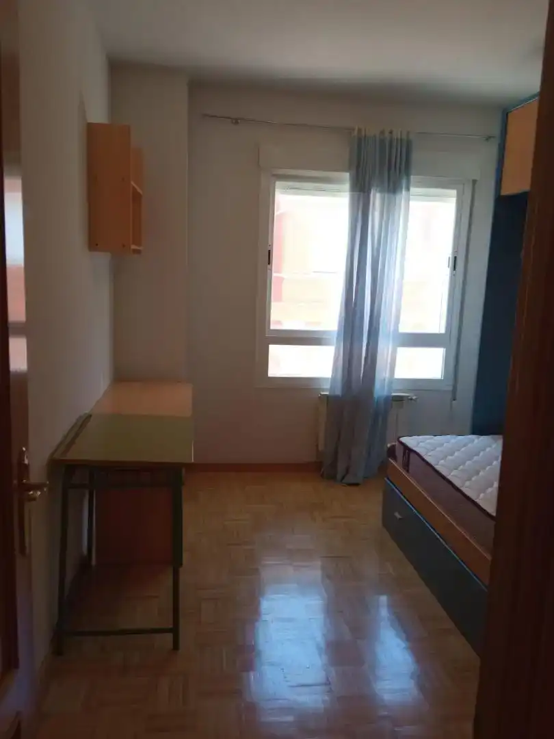 Schlafzimmer von Wohnung zur Miete in Ciudad Real mit Privatgarten, Parkett und Schwimmbad