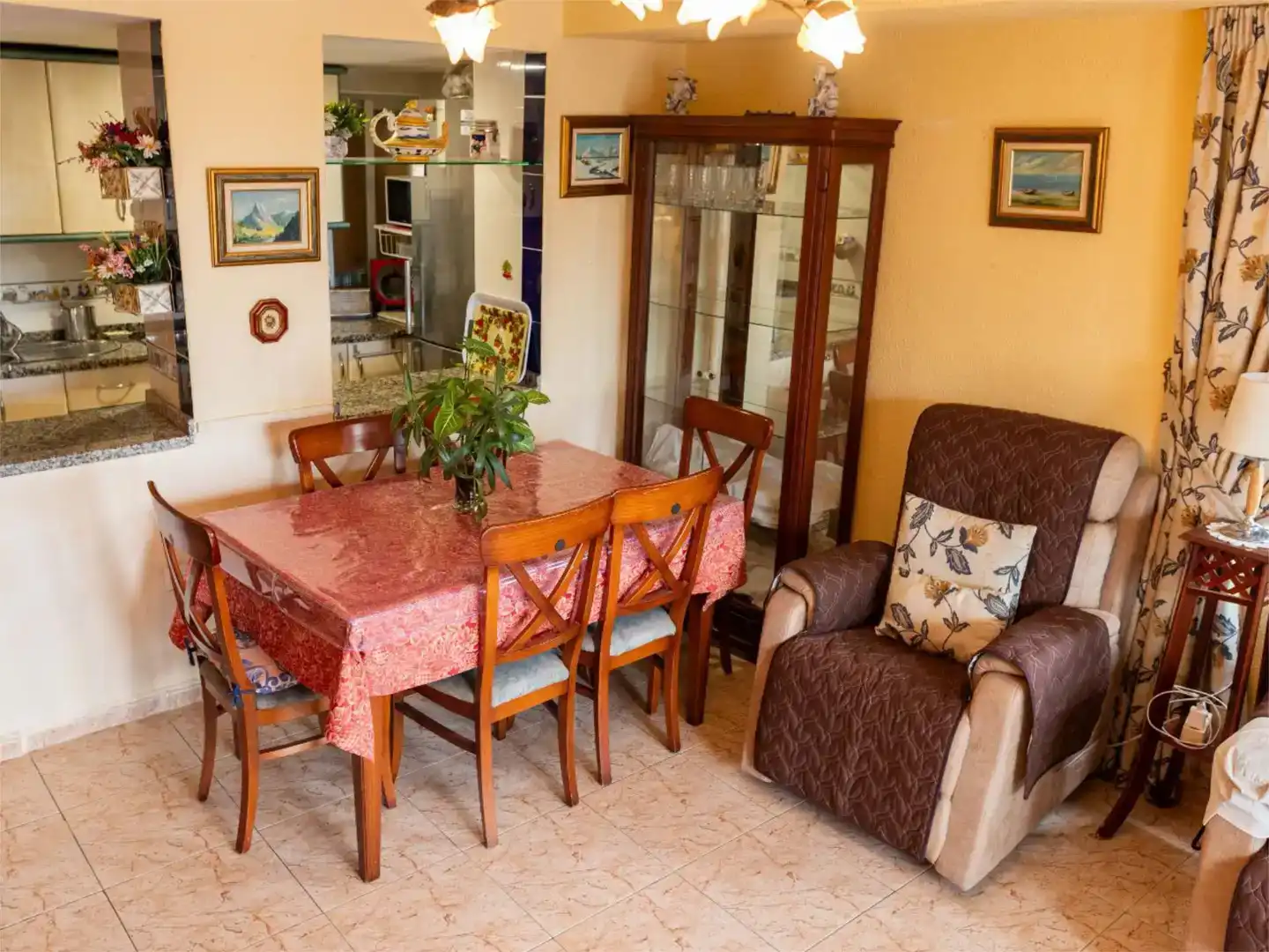 Menjador de Apartament de lloguer en Almuñécar amb Piscina i Moblat