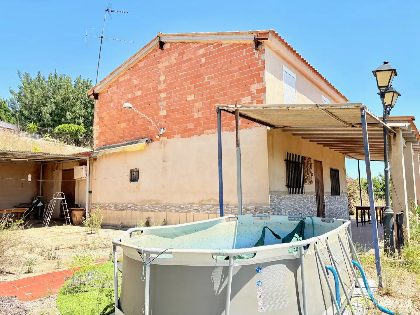 Vista exterior de Casa o xalet en venda en Benaguasil amb Jardí privat, Terrassa i Traster