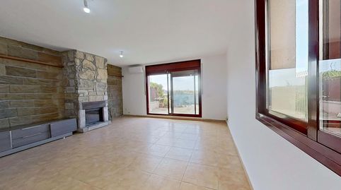 Foto 2 de Casa adosada en venta en Cervià de Les Garrigues, Lleida