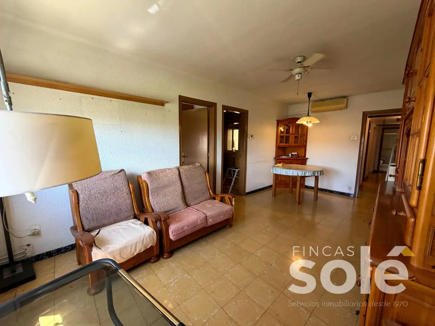 Sala d'estar de Pis en venda en Santa Coloma de Gramenet amb Moblat
