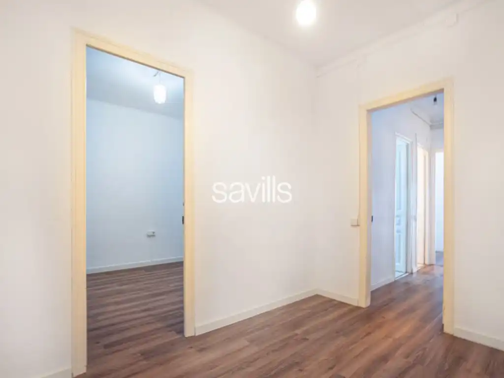 Dormitori de Apartament en venda en Barcelona amb Aire condicionat i Balcó