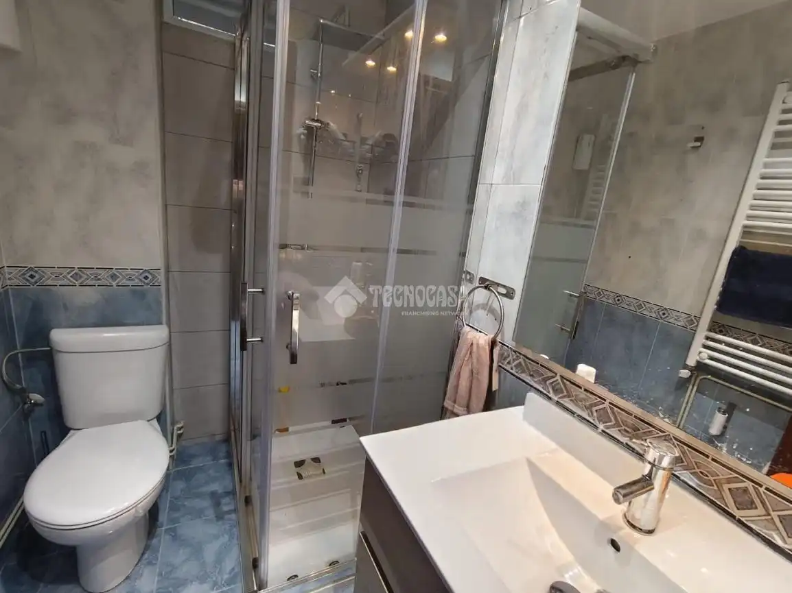 Bathroom of Flat for sale in Zaragoza