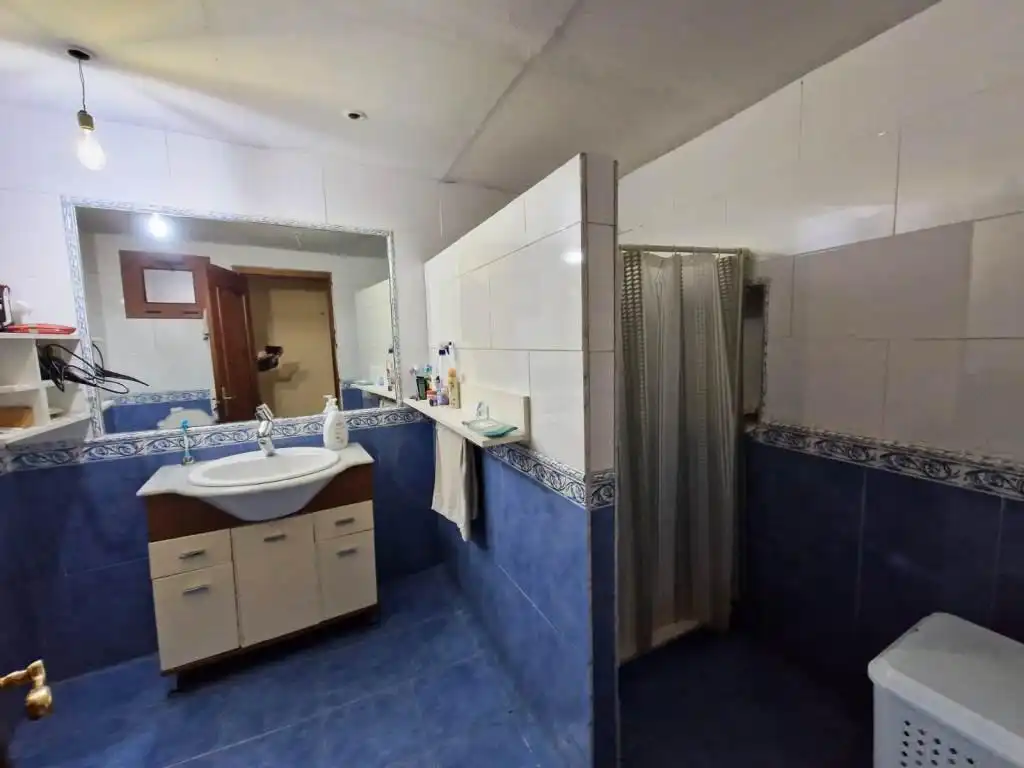Bany de Casa o xalet en venda en Binéfar amb Calefacció, Terrassa i Traster