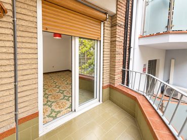 Flat with balcony for sale in Centre