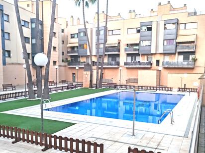 Swimming pool of Flat for sale in Badalona  with Air Conditioner, Terrace and Balcony