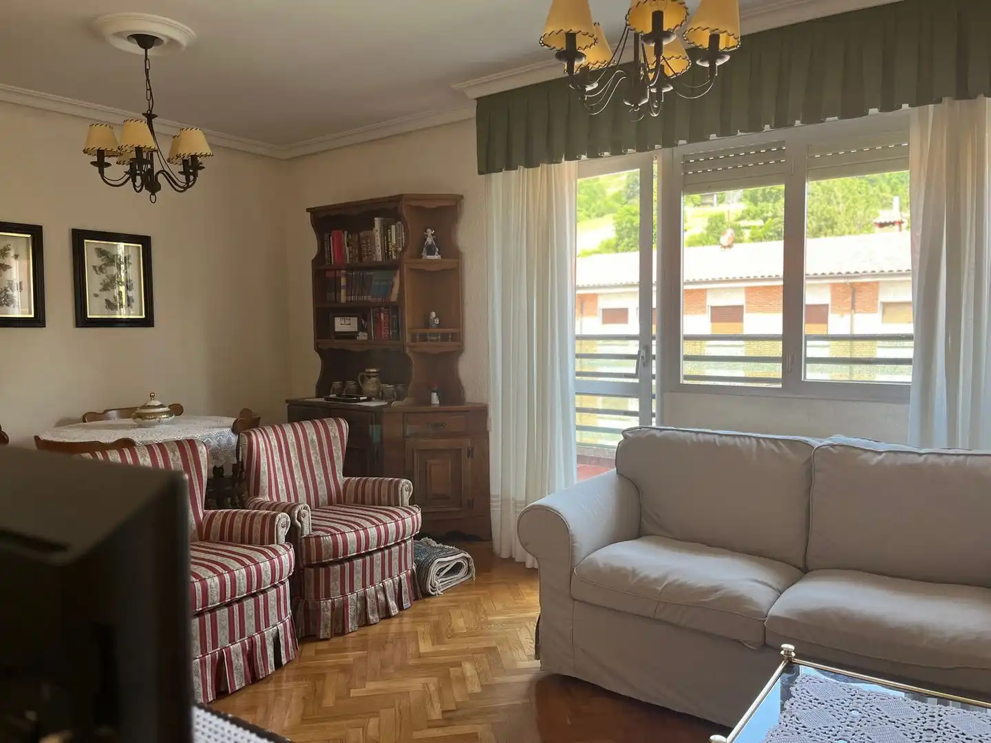 Sala d'estar de Pis en venda en Teverga amb Calefacció, Terrassa i Traster