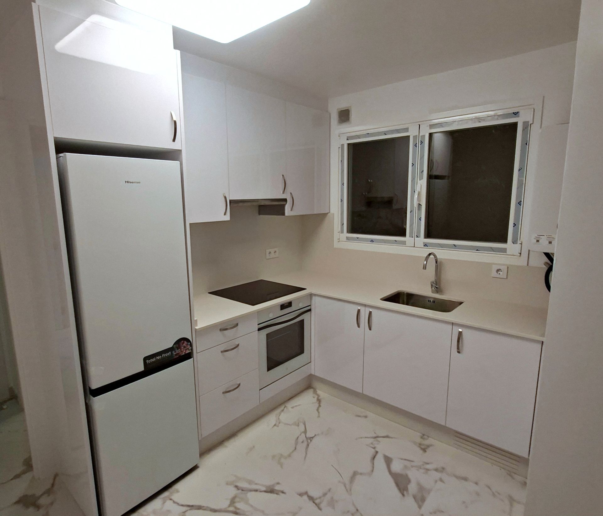 Kitchen of Flat to rent in Vigo   with Heating, Oven and Washing machine