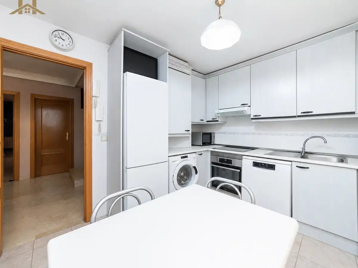 Cocina de Casa adosada en venta en Móstoles con Aire acondicionado, Calefacción y Jardín privado