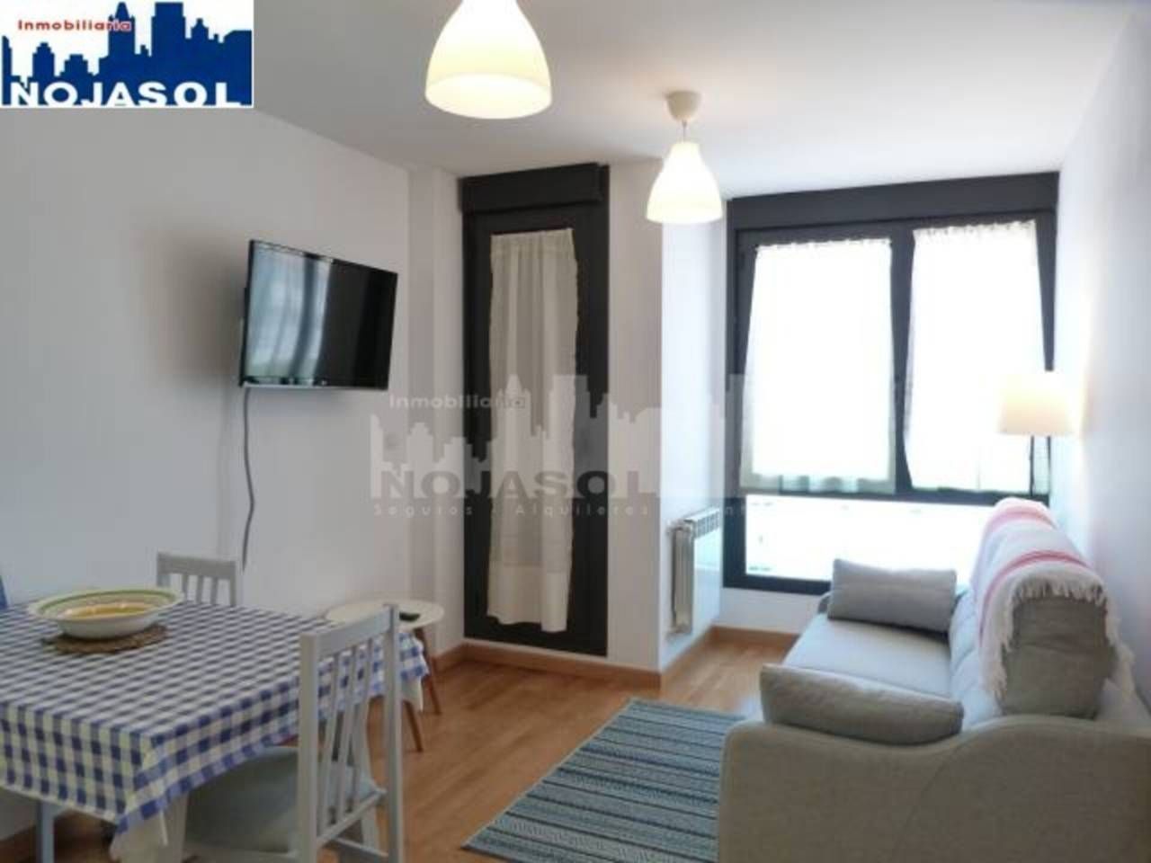 Wohnzimmer von Wohnungen miete in Santoña mit Heizung, Parkett und Möbliert