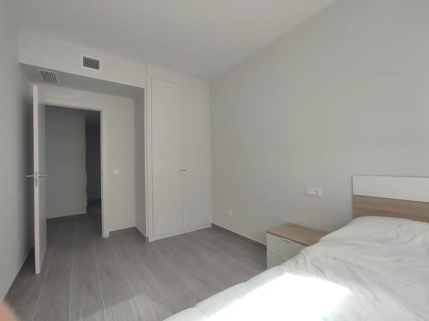 Schlafzimmer von Wohnung zur Miete in Dos Hermanas mit Klimaanlage, Heizung und Terrasse