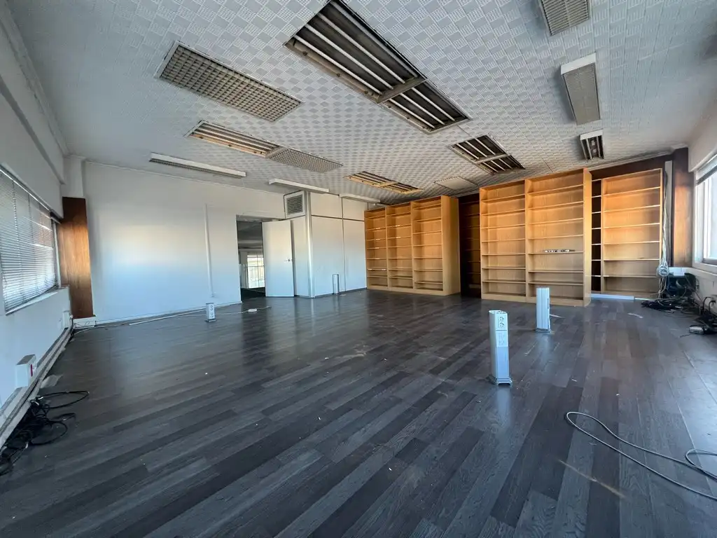 Nave industrial de alquiler en Oleiros con Calefacción