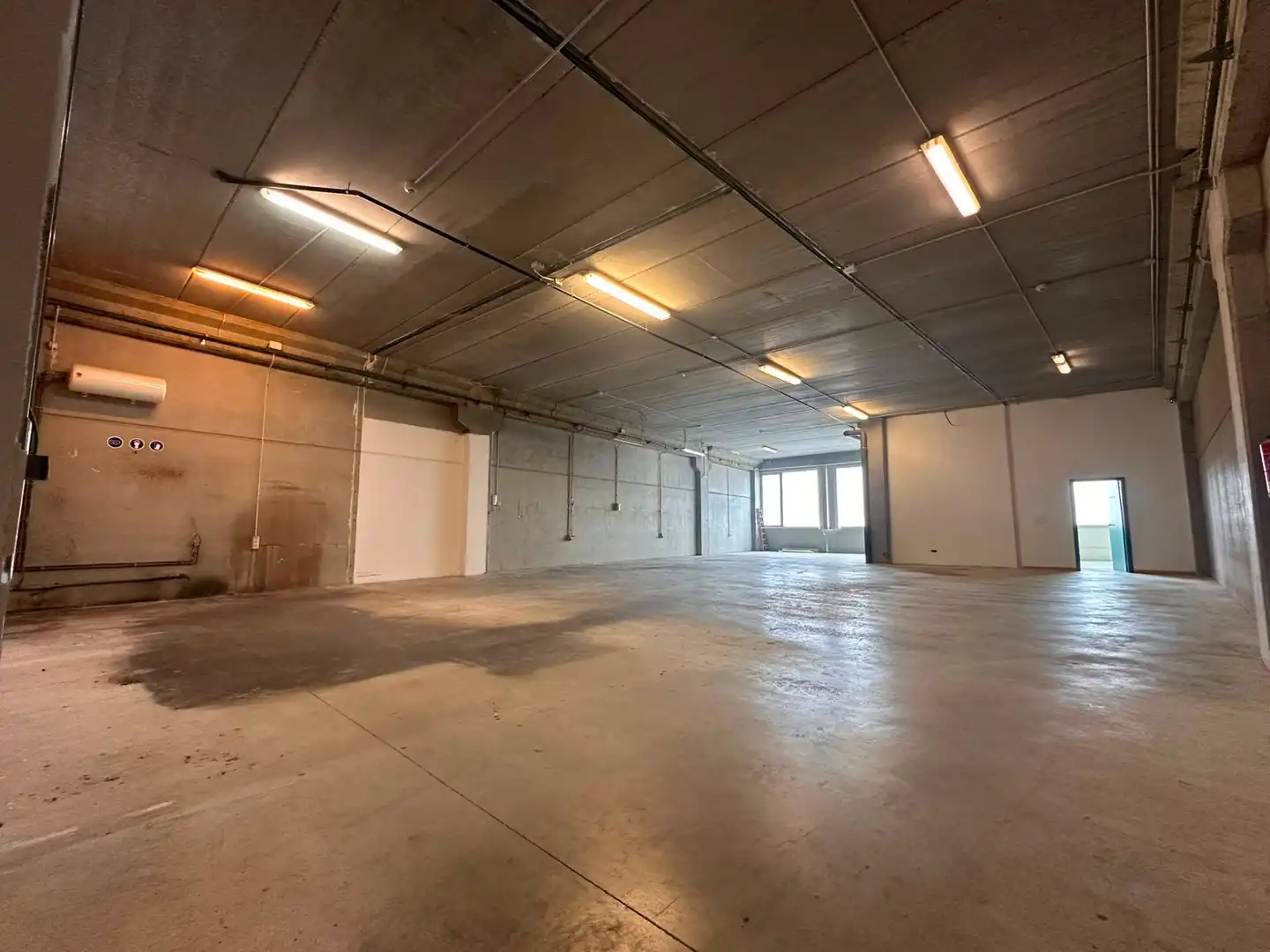Nau industrial de lloguer en Badalona