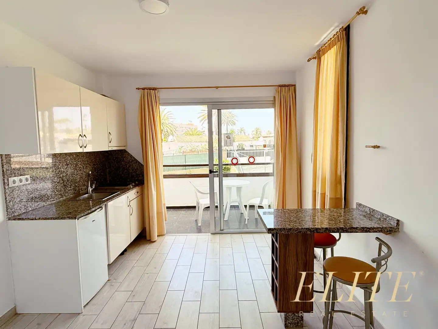 Cocina de Estudio en venta en San Bartolomé de Tirajana con Jardín privado, Terraza y Amueblado