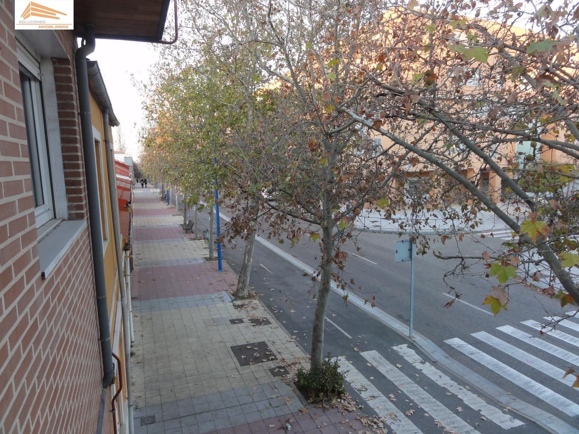 Vista exterior de Casa adosada en venda en Valladolid Capital amb Calefacció i Balcó