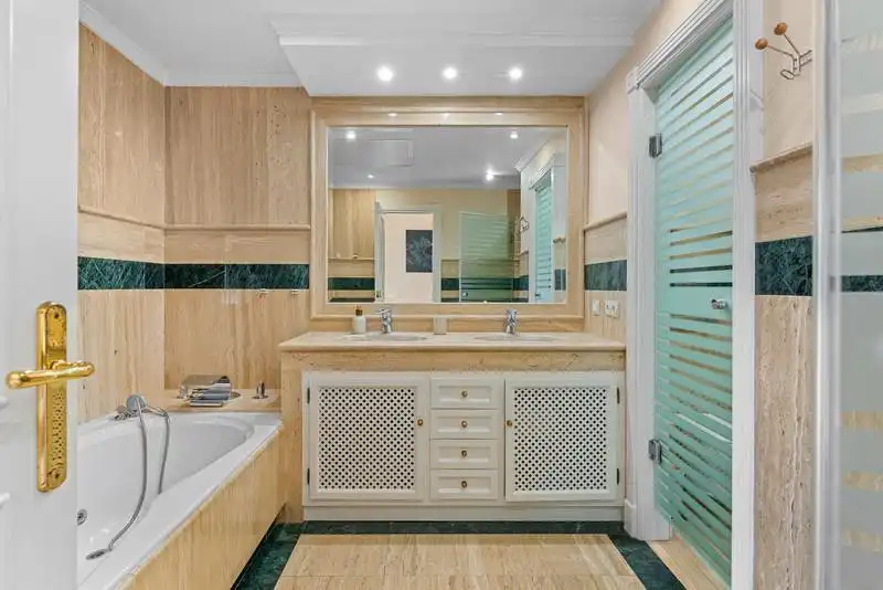 Bathroom of Houses for rent in Marbella  with Air Conditioner, Heating and Private garden