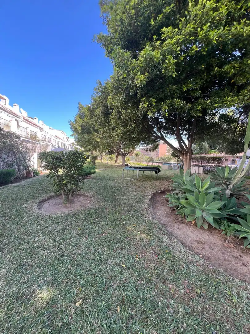 Jardí de Casa adosada en venda en Fuengirola amb Aire condicionat, Jardí privat i Terrassa