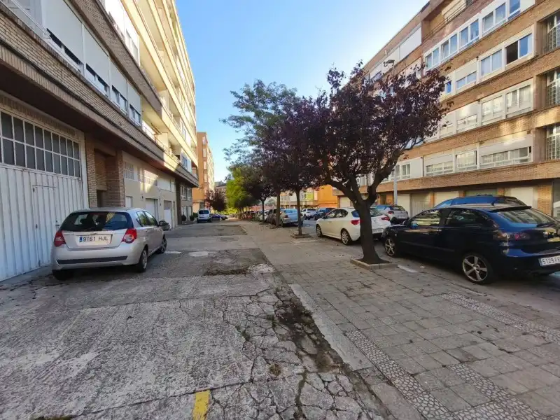 Außenansicht von Erdgeschoss zum Verkauf in Santander mit Privatgarten, Parkett und Möbliert