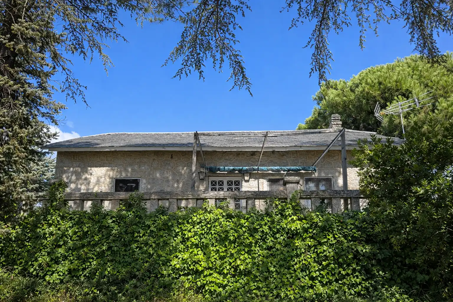 Vista exterior de Casa o xalet en venda en Hoyo de Manzanares amb Jardí privat i Balcó