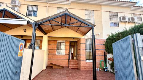 Foto 2 de Casa adosada en venda a Calle Isadora Duncan, Casco Antiguo, Sevilla