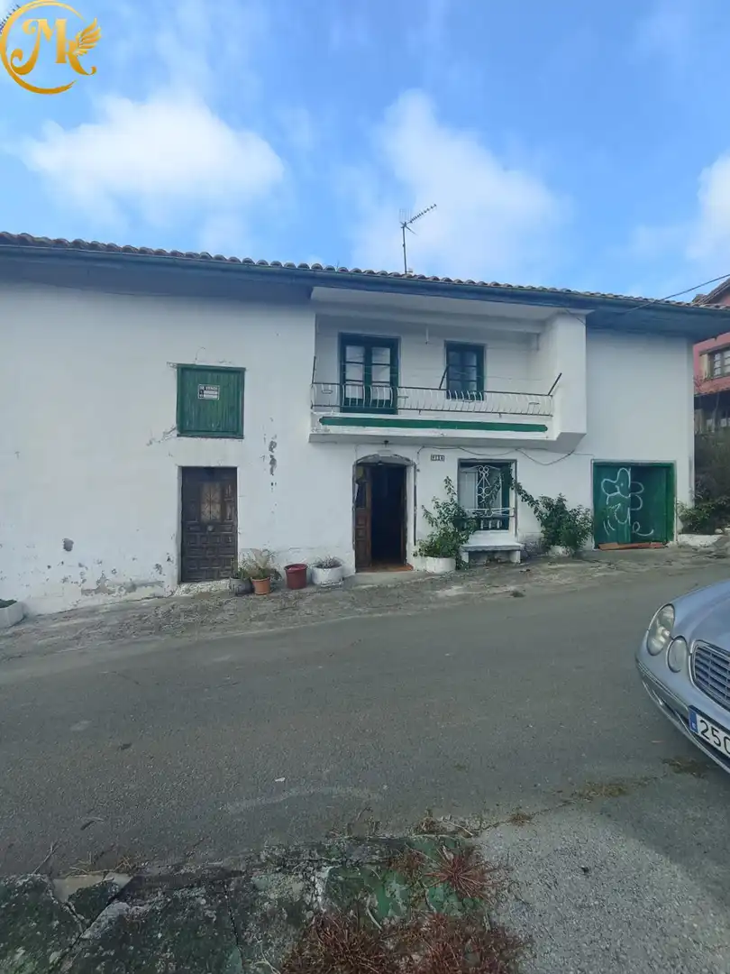 Vista exterior de Casa o xalet en venda en Alfoz de Lloredo amb Jardí privat, Terrassa i Traster