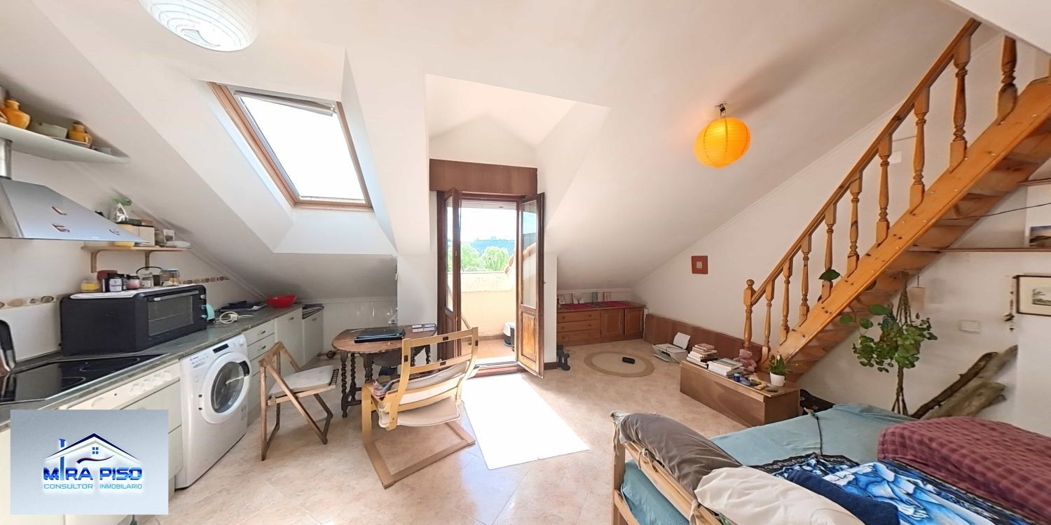 Habitación de Ático en venta en Meruelo con Calefacción, Terraza y Balcón