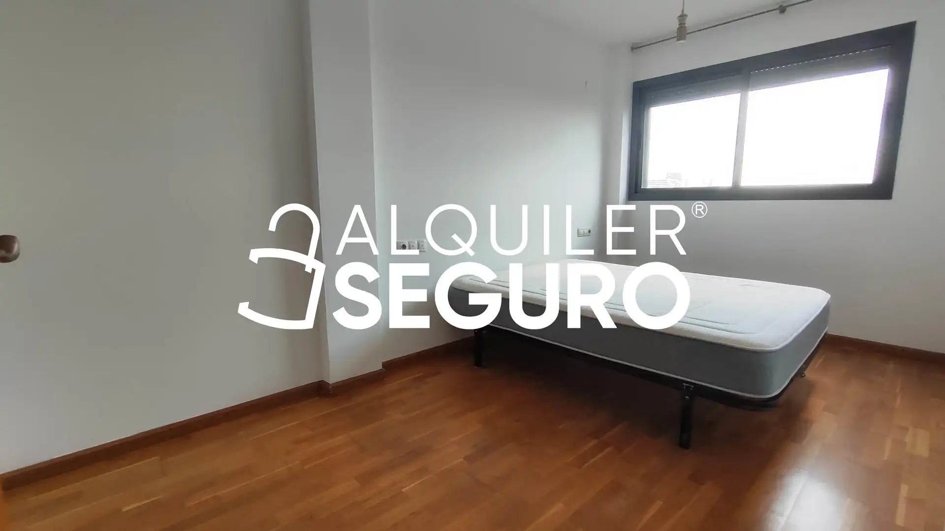 Habitación de Estudio de alquiler en Valencia con Aire acondicionado y Calefacción