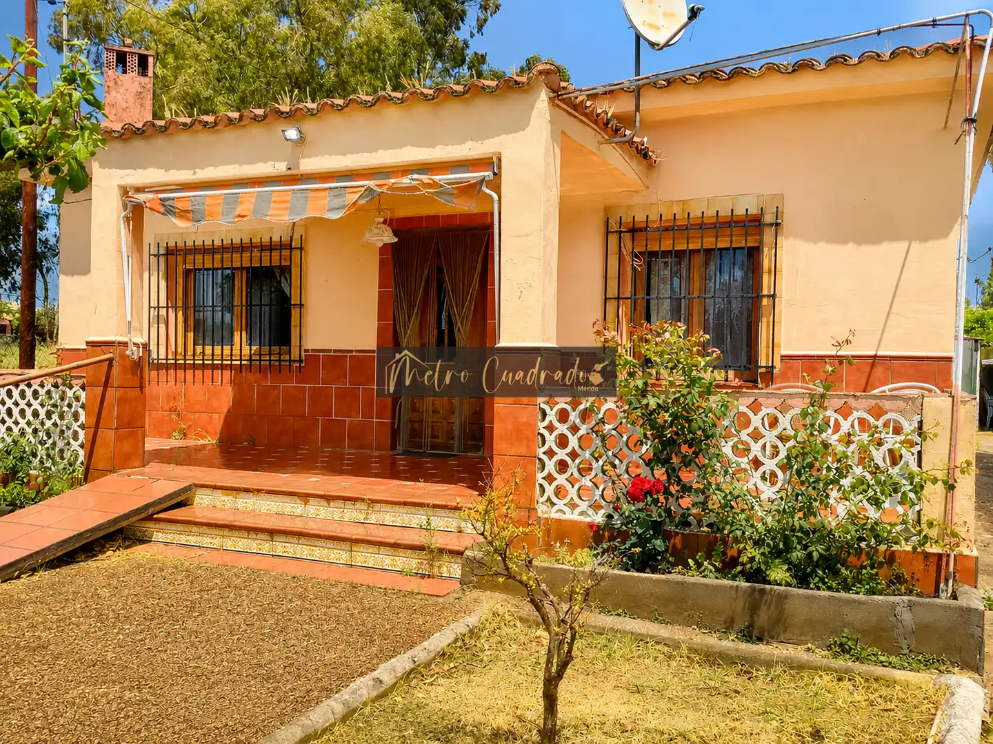 Vista exterior de Casa o chalet en venta en Alcuéscar con Aire acondicionado, Trastero y Piscina