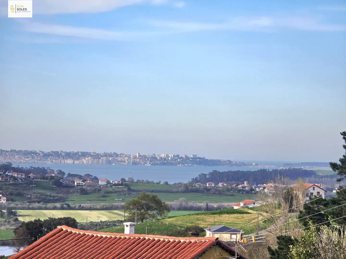 Vista exterior de Casa o xalet en venda en Villaescusa (Cantabria) amb Jardí privat, Terrassa i Traster
