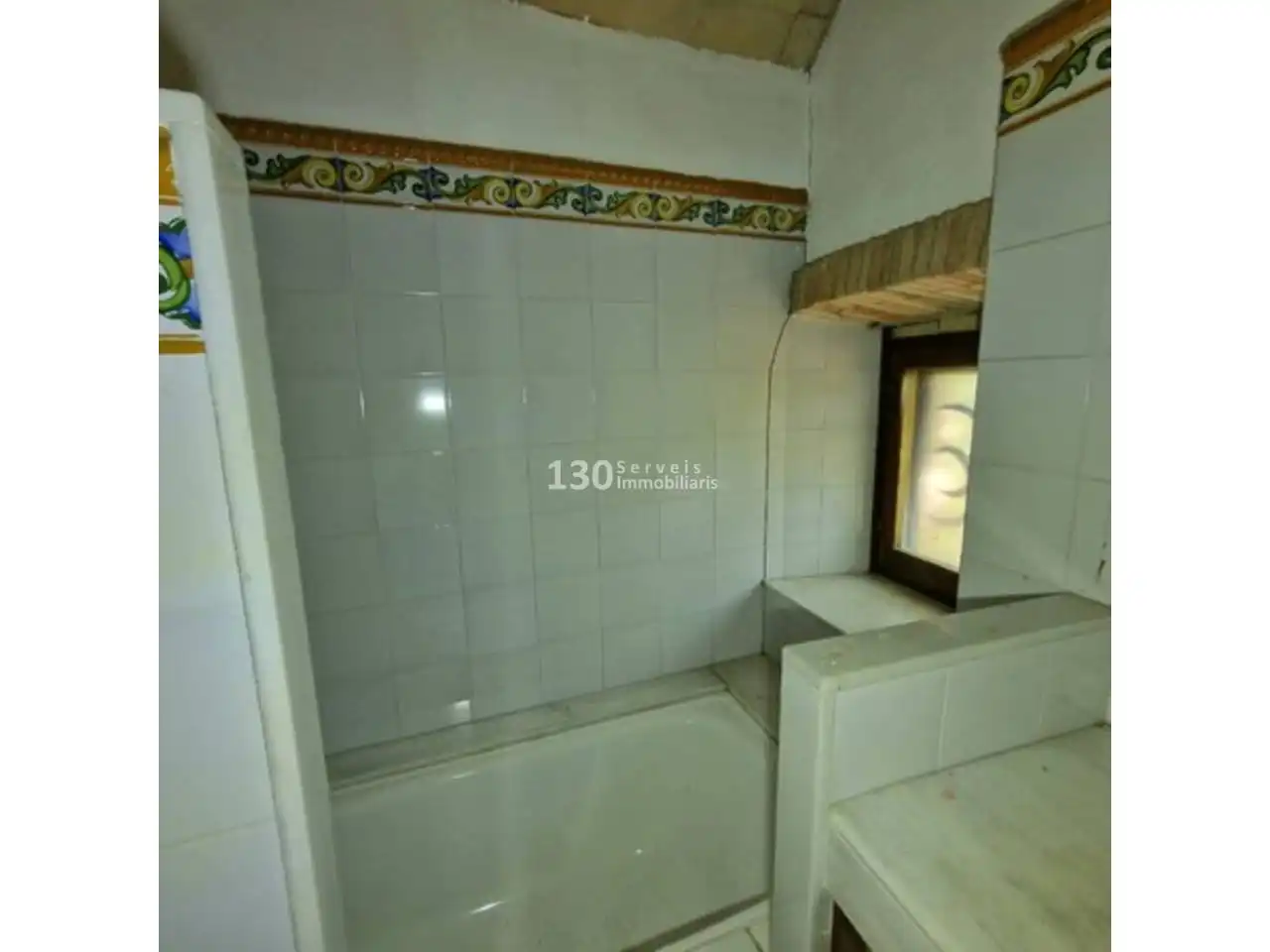 Bathroom of Houses for sale in Bàscara  with Terrace and Swimming Pool