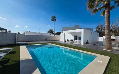 Schwimmbecken von Haus oder Chalet miete in Conil de la Frontera mit Klimaanlage, Heizung und Schwimmbad