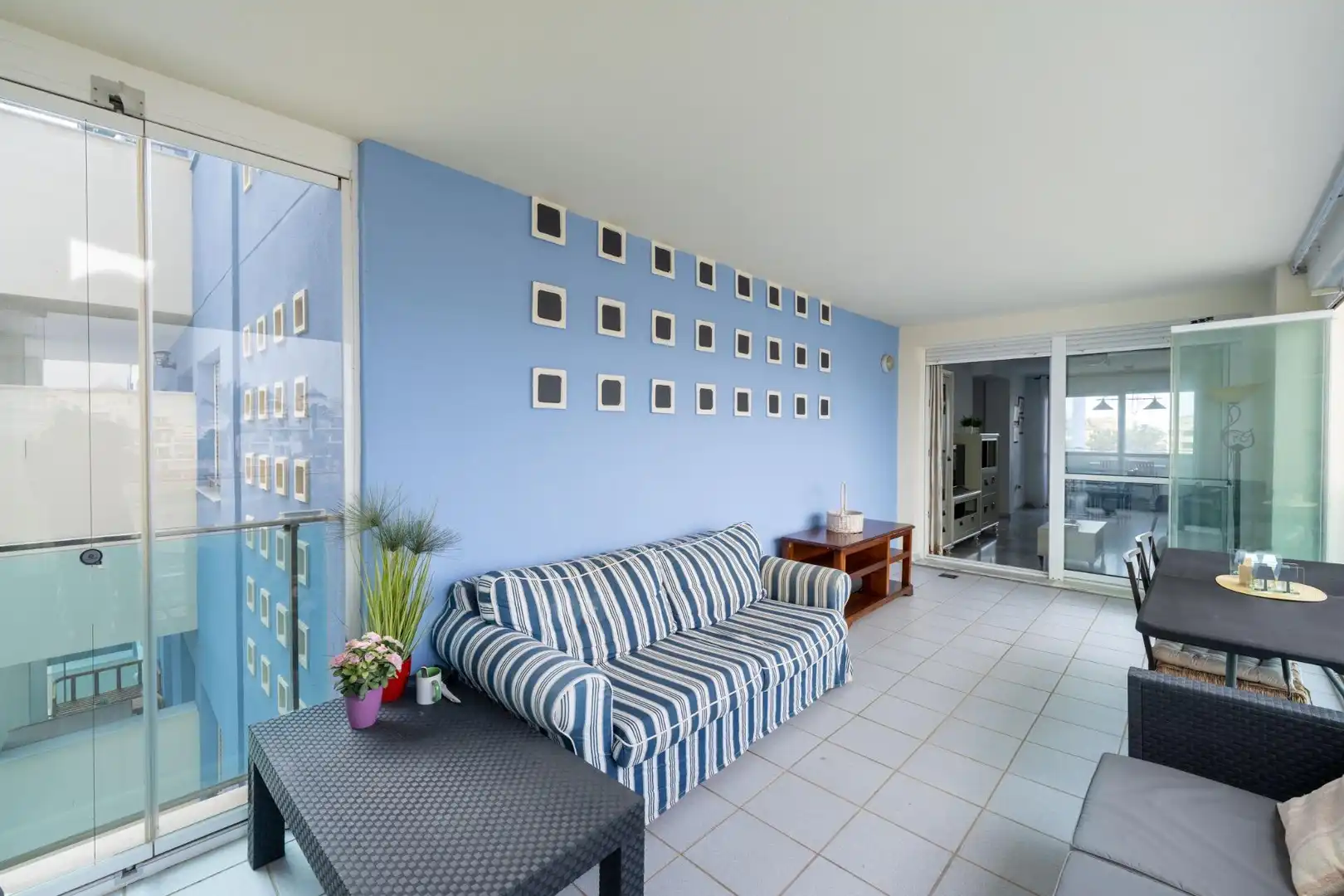 Sala d'estar de Apartament en venda en Roquetas de Mar amb Aire condicionat, Calefacció i Jardí privat
