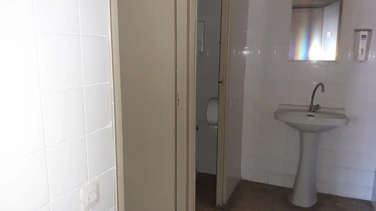 Bathroom of Industrial buildings for sale in Palau-solità i Plegamans