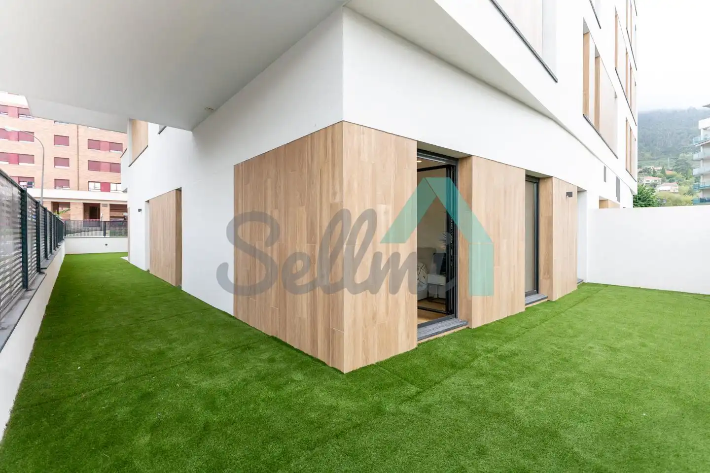 Vista exterior de Planta baixa en venda en Oviedo  amb Aire condicionat, Calefacció i Terrassa