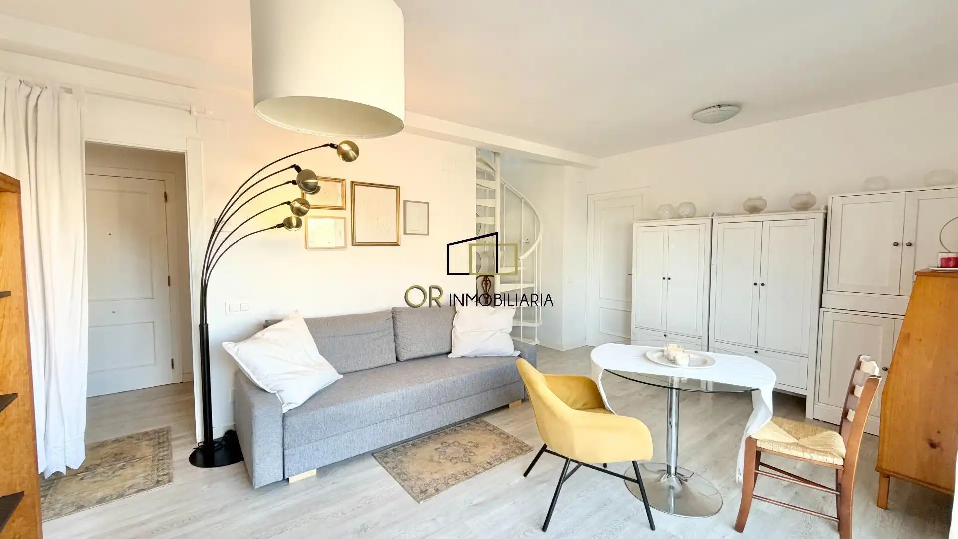 Living room of Flat for sale in Vilanova i la Geltrú  with Heating, Parquet flooring and Terrace