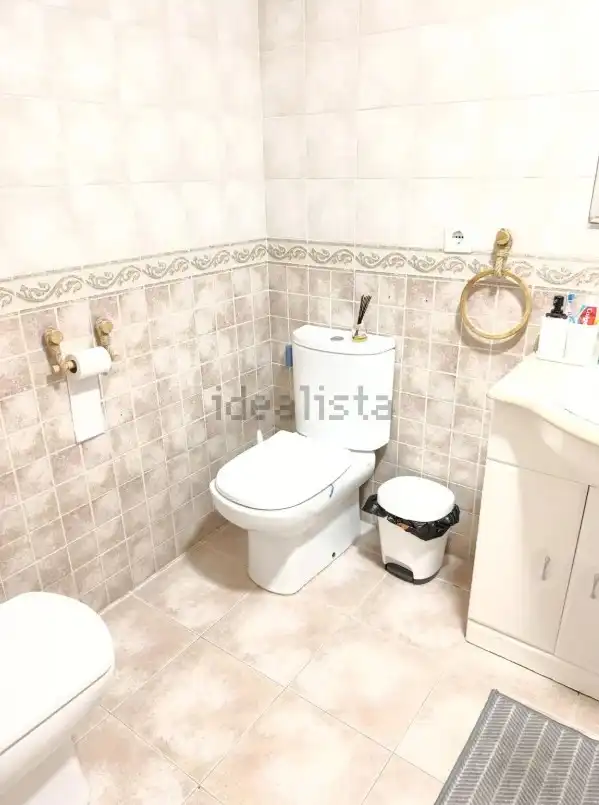 Bathroom of Flat for rent in Silla  with Air Conditioner, Furnished and Oven