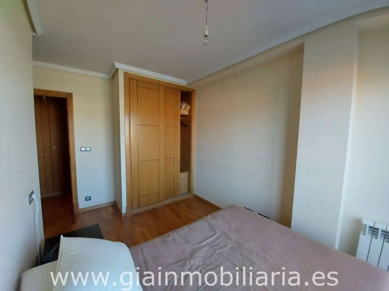 Habitación de Apartamento de alquiler en Salvaterra de Miño con Calefacción, Trastero y Amueblado