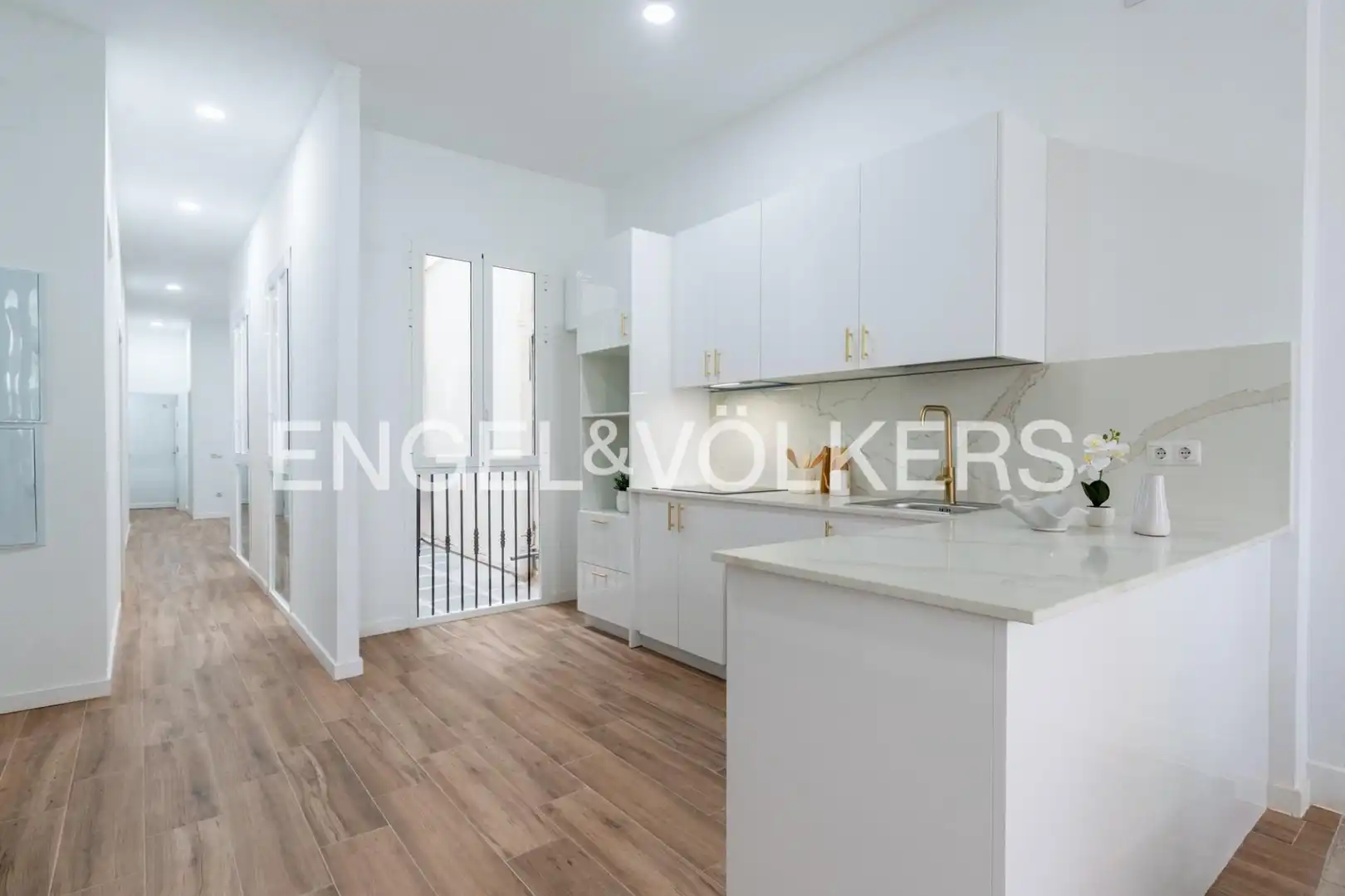 Kitchen of Flat for sale in Sevilla  with Air Conditioner, Heating and Balcony