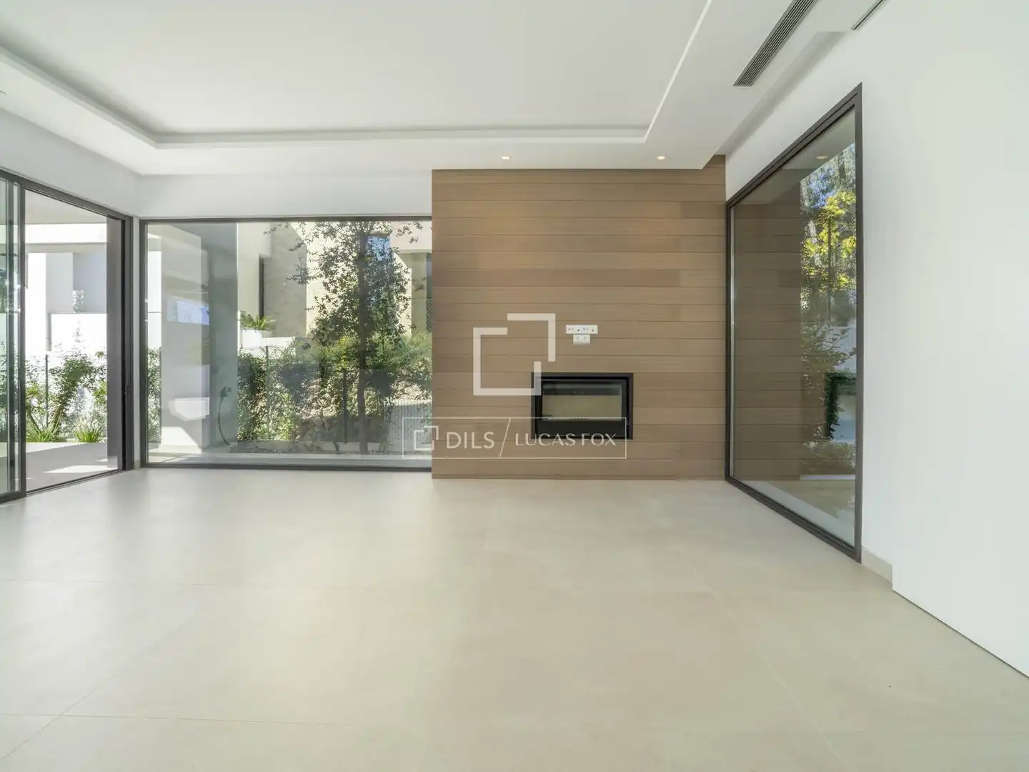 Sala de estar de Casa o chalet en venta en Marbella con Aire acondicionado, Calefacción y Jardín privado