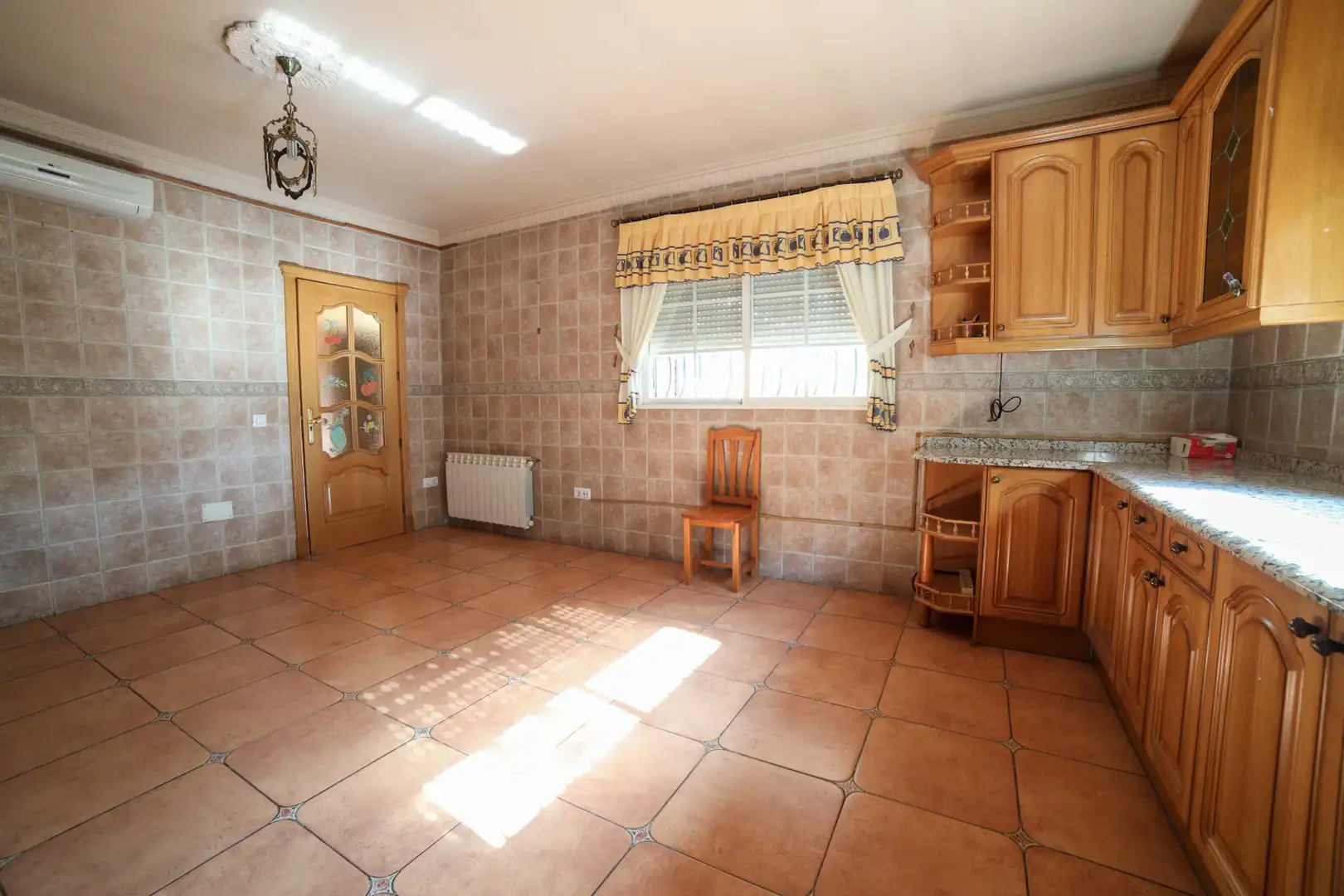 Cuina de Casa o xalet en venda en Arroyomolinos (Madrid) amb Aire condicionat, Calefacció i Jardí privat