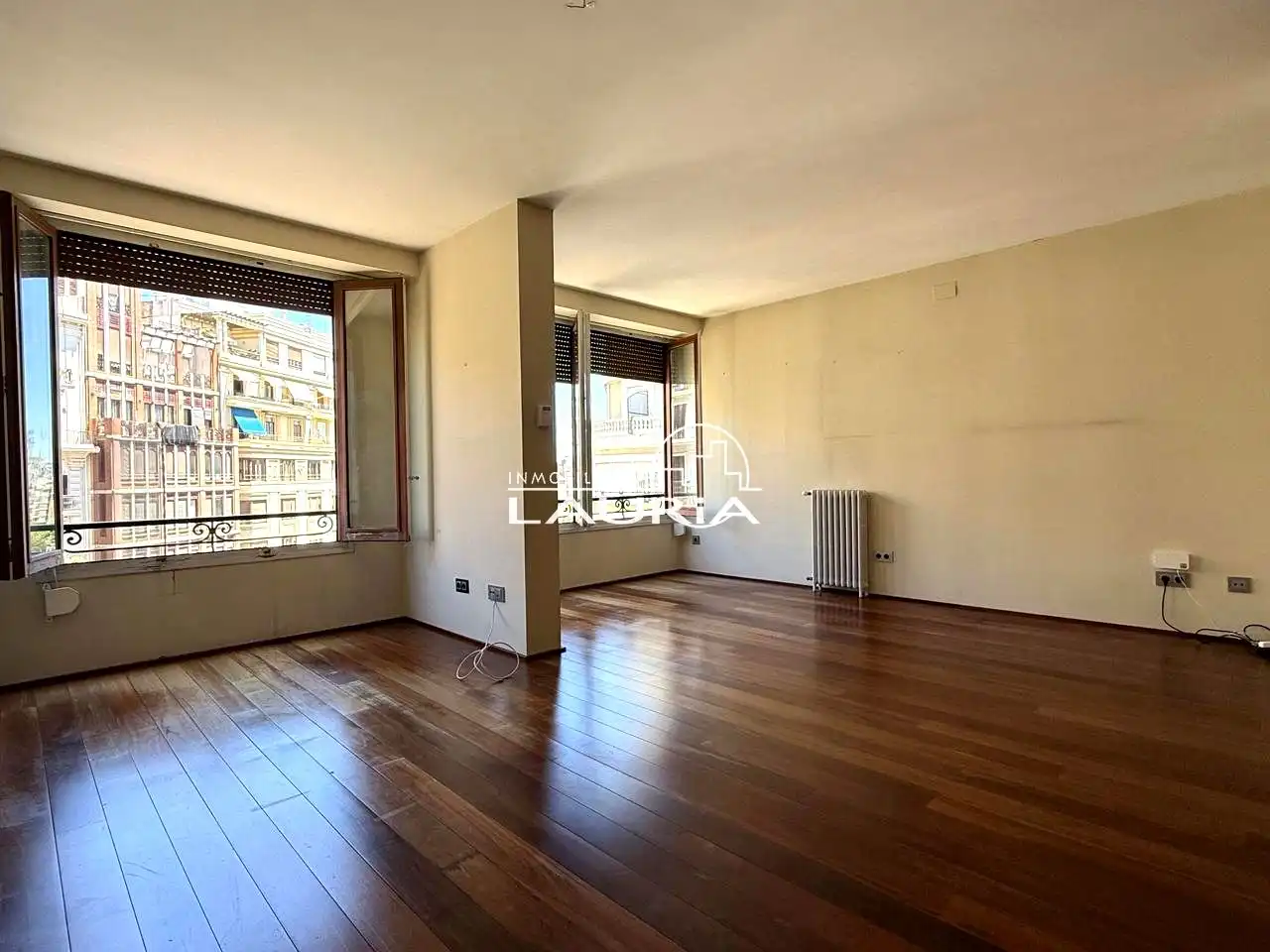 Wohnung zur Miete in calle de Sant Vicent Màrtir, El Mercat