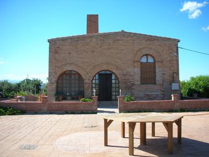 Vista exterior de Finca rústica en venda en Sant Carles de la Ràpita amb Piscina