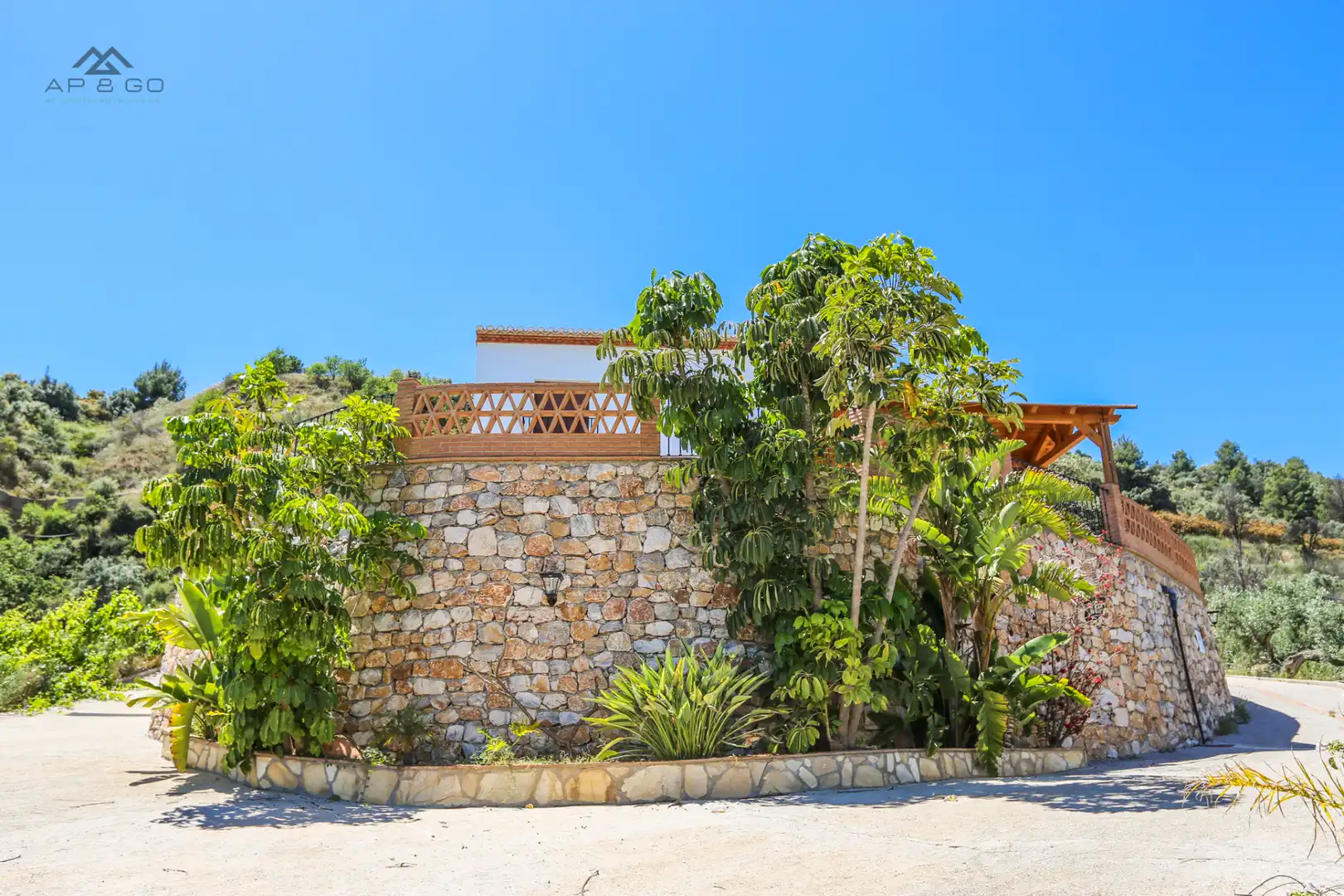 Vista exterior de Finca rústica de lloguer en Almuñécar amb Aire condicionat, Calefacció i Jardí privat