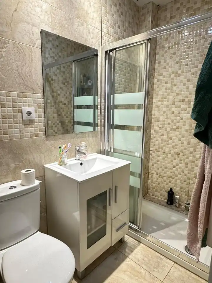 Badezimmer von Wohnung zur Miete in Madrid mit Klimaanlage, Möbliert und Balkon
