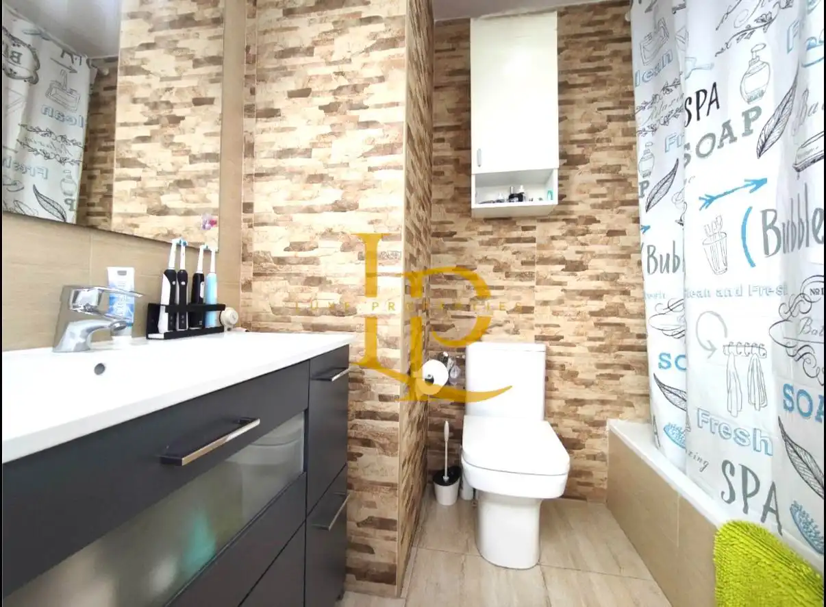 Bany de Casa o xalet en venda en Sabadell amb Aire condicionat, Parquet i Terrassa