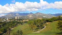 Vista exterior de Apartament en venda en Marbella amb Aire condicionat, Terrassa i Piscina